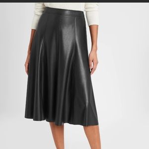 Banana republic vegan leather midi skirt in black